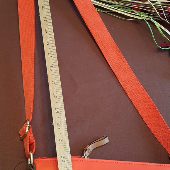 🔴SOLD🔴Tommy Hilfiger Nylon Green Purse - Picture 8 of 10